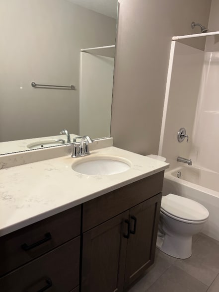 Building Photo - 622 15th Ave NE