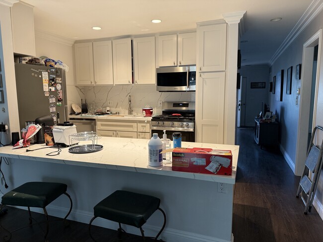 Building Photo - 2008 E Stearns Ave