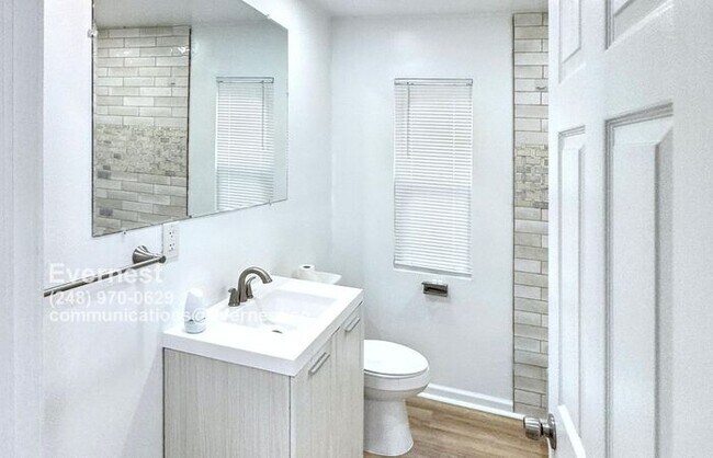 Building Photo - Charming 3-Bedroom Home with Fenced Yard a...