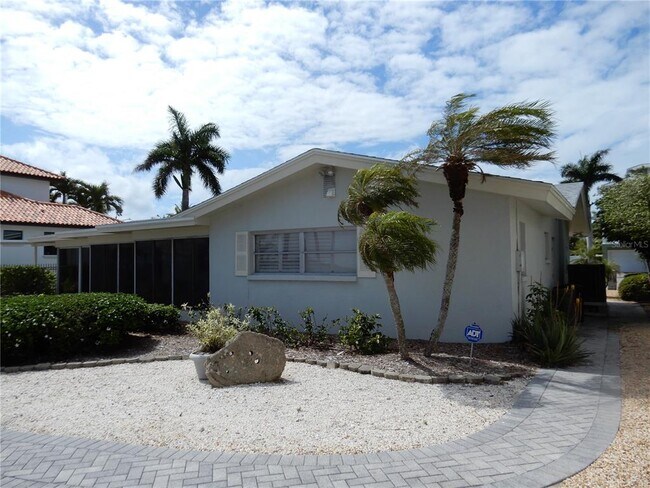 Building Photo - 337 1st St W