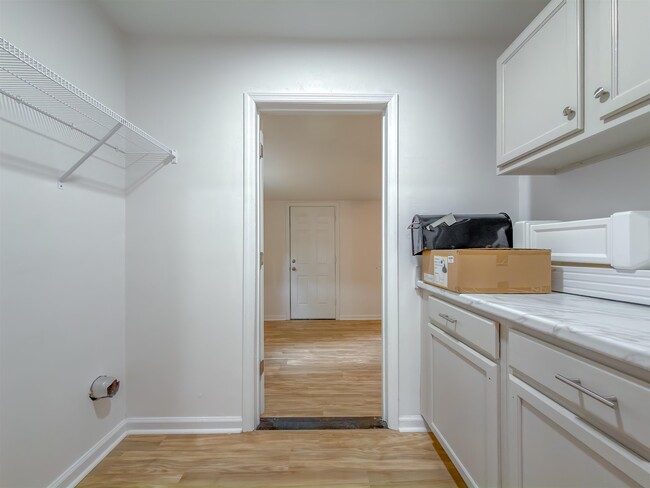 Building Photo - 1751 Pepper Dr