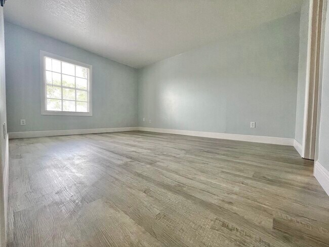 Building Photo - 4730 Coquina Key Dr SE