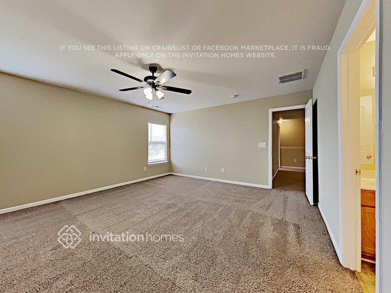 Building Photo - 8133 Chatham Oaks Dr