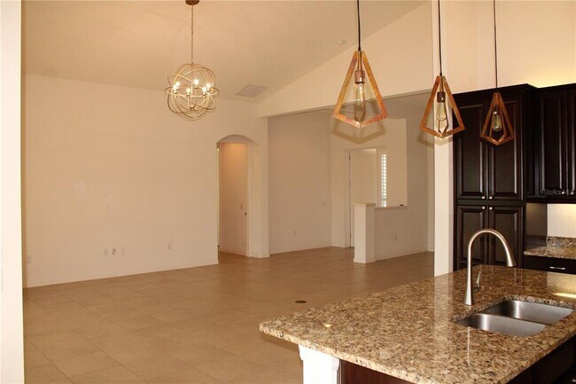 Building Photo - 629 Rosemary Cir