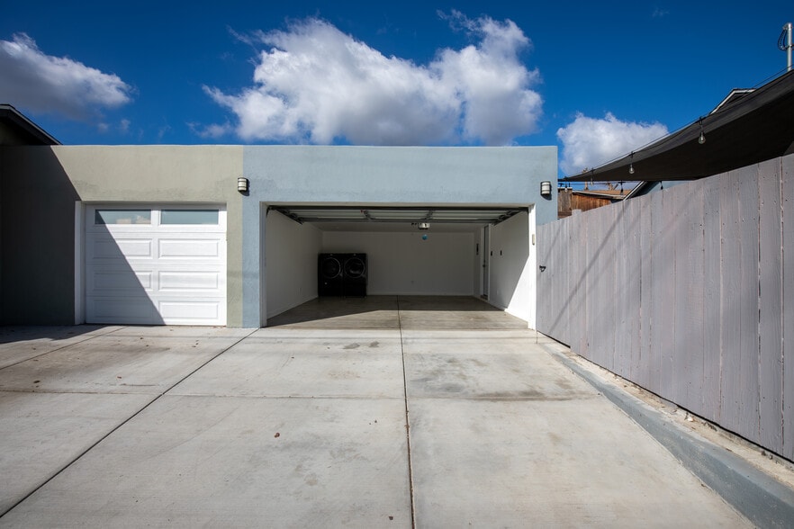 Driveway parking also available - 923 N Avenue 56