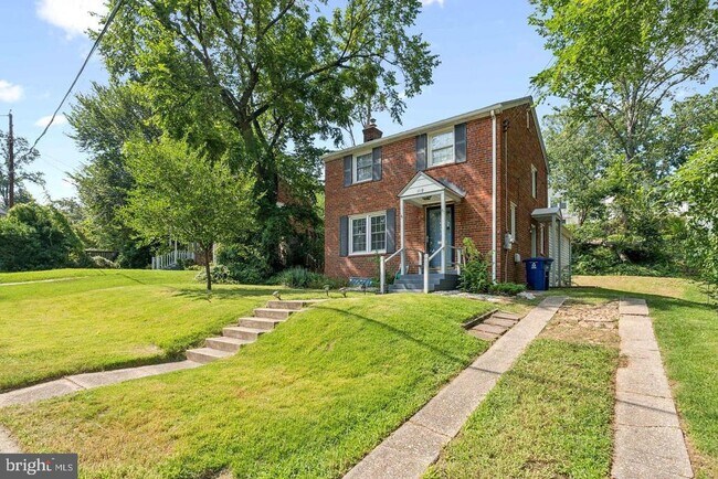 Building Photo - 1119 S Edison St