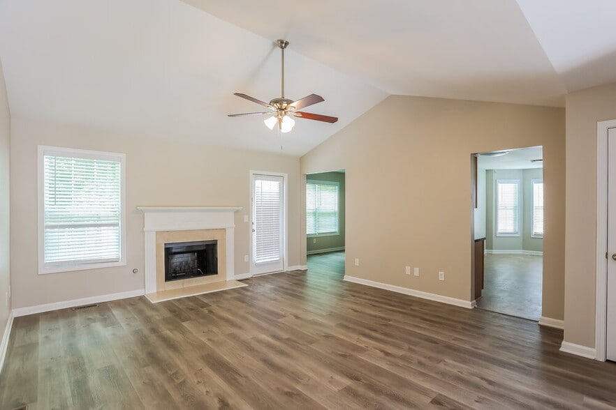 Building Photo - 4800 Mentmore Terrace
