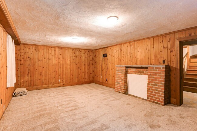 Building Photo - 4 bedroom, 2.5 bathroom home in Camp Hill