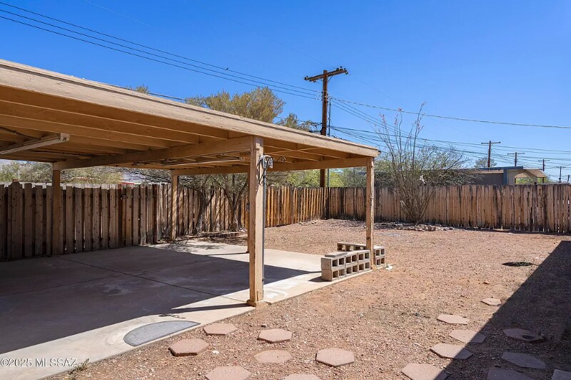 Building Photo - 801 E Holaway Dr