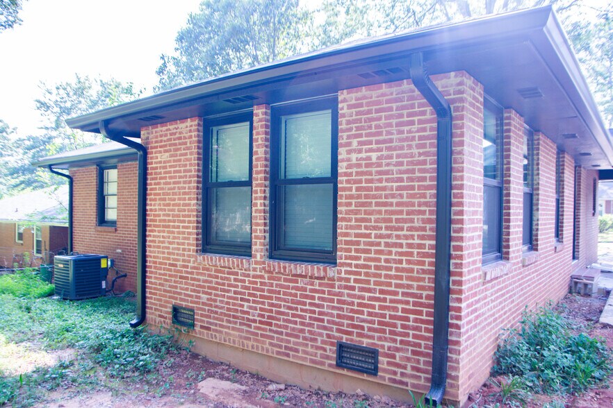 Building Photo - 3056 Cloverhurst Dr