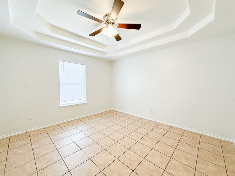 Building Photo - 709 Sonesta Dr