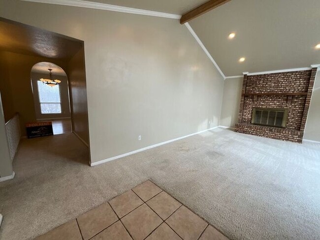 Building Photo - 5 bedroom 3 bath Home 2 car garage- Small dog friendly