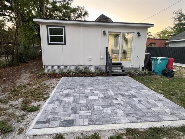 Building Photo - 437 Shine Ave