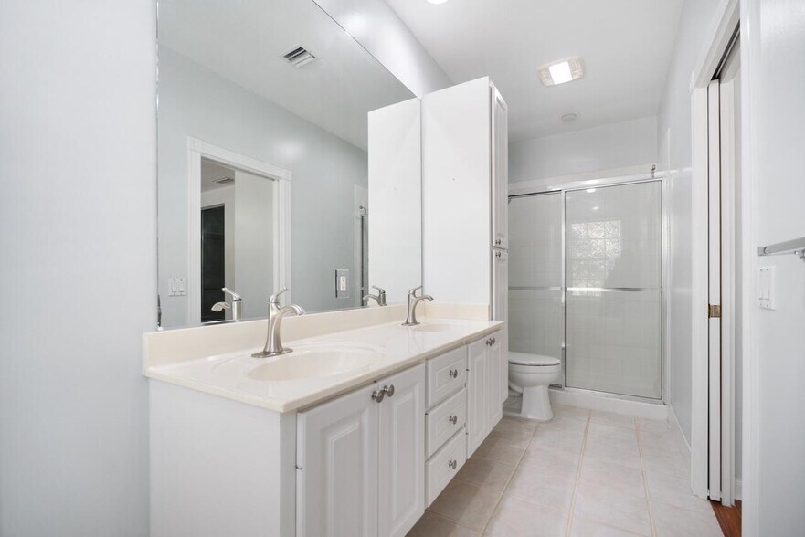 Building Photo - 329 Legare Ct