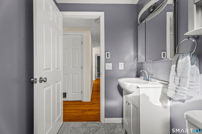 Building Photo - 17 Champlain Dr