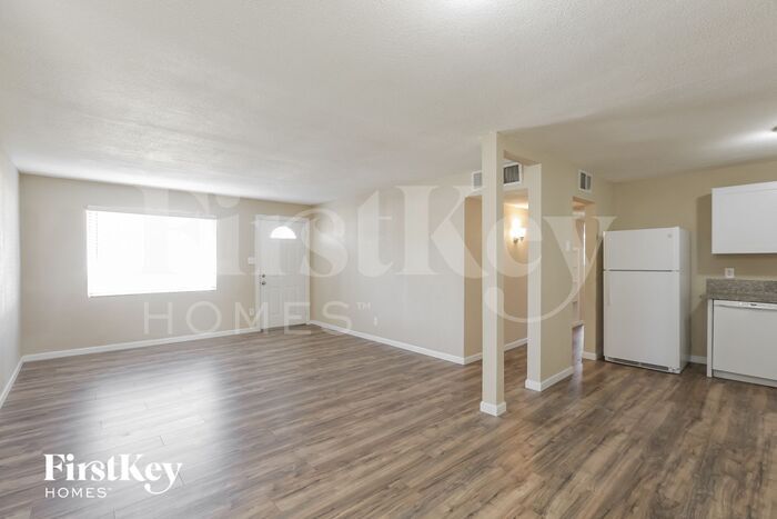 Building Photo - 2929 W Rancho Dr