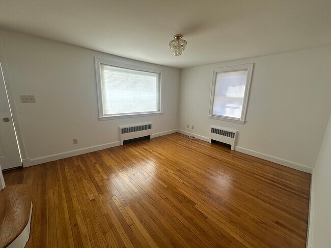 Building Photo - 206 Adams St