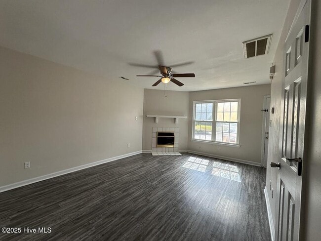 Building Photo - 1061 W Pueblo Dr