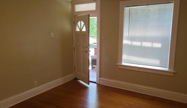 Building Photo - 3945-3947 Utah St