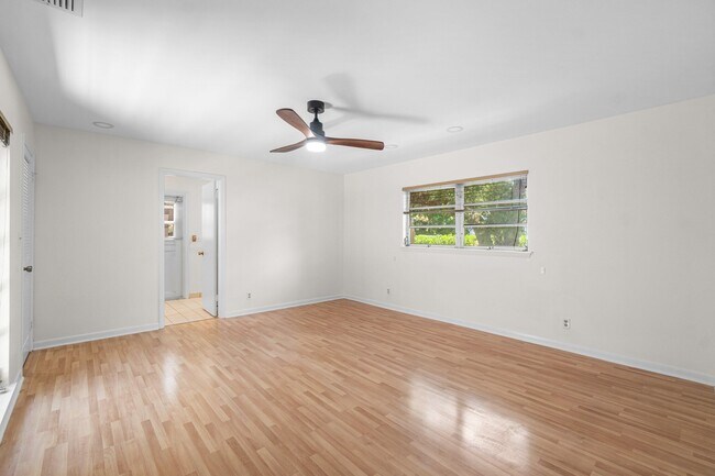 Building Photo - 1051 SW 21st St
