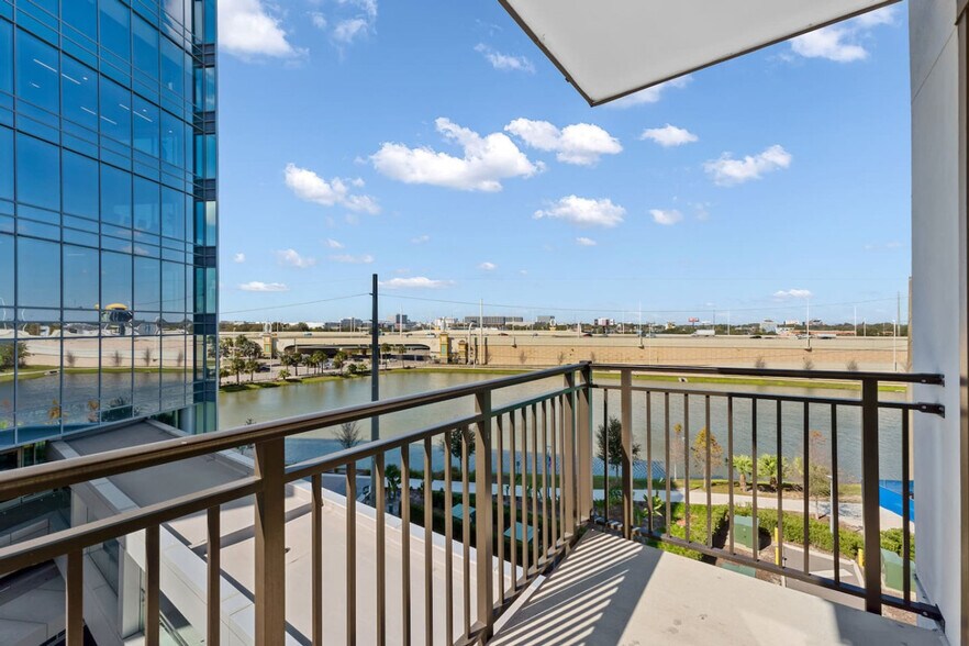 Building Photo - 207 N Himes Ave