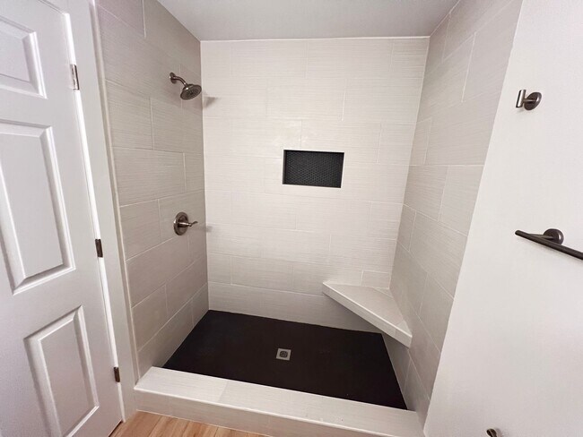 Building Photo - Pet Friendly, Remodeled Home in North Myrt...