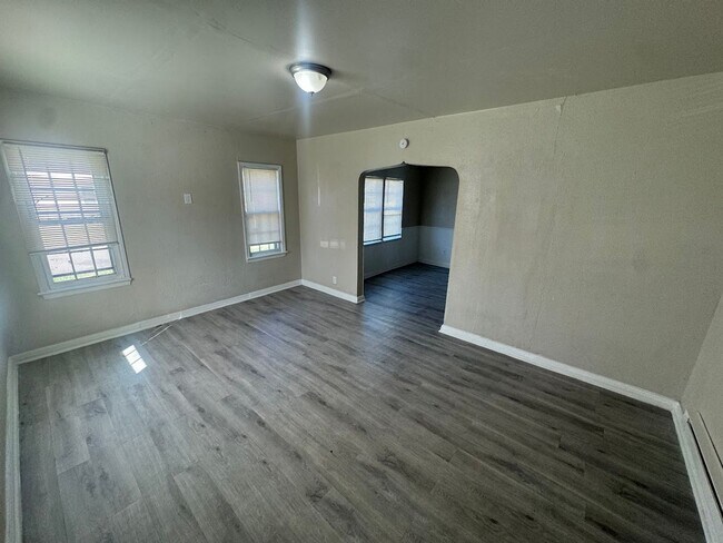Building Photo - 1727 NE 19th St