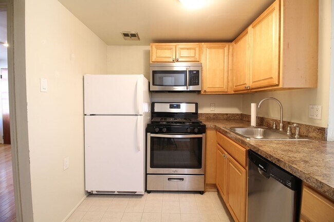 Building Photo - Spacious 2 BR 2 BA w/ Decorative Fireplace...