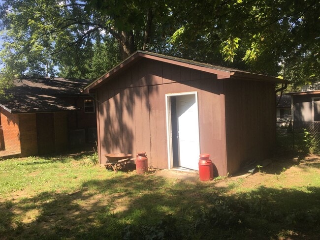 Building Photo - 1100 Piney Grove Church Rd