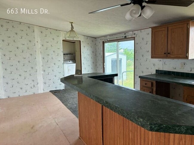Building Photo - 663 W Mills Dr
