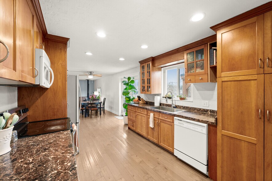 Building Photo - 8916 S 1240 E