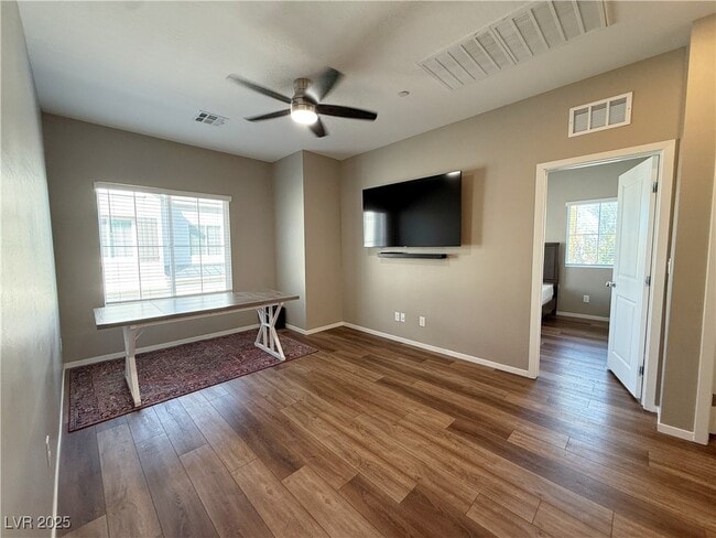 Building Photo - 525 Mossy Cup St