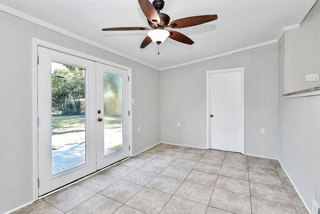 Building Photo - 3BD/2BA Ranch Home in Windsor Park!