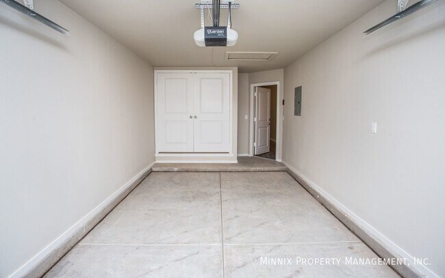 Building Photo - 2114 N. Ave. L-B