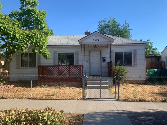 Building Photo - 2 Blocks From Wells Avenue District