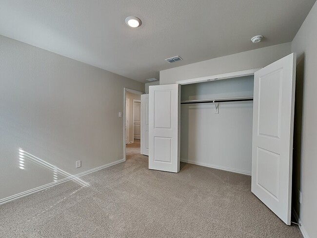 Building Photo - 507 Clover Crk Dr