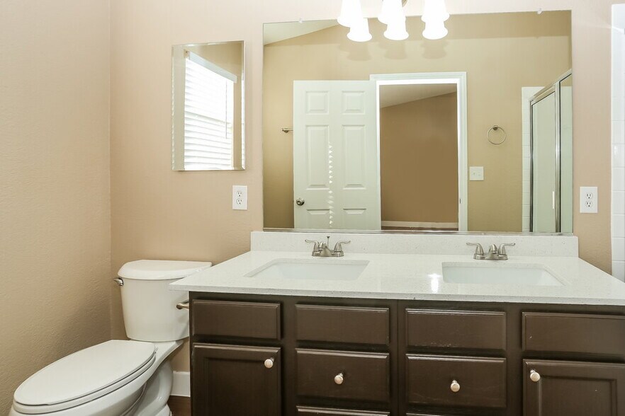 Building Photo - 925 Sunnyfield Way