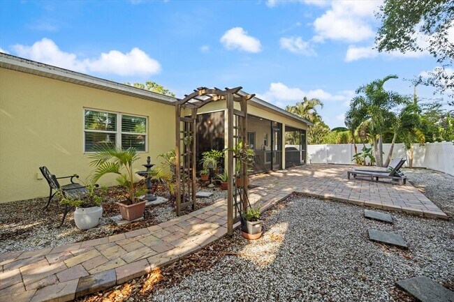 Building Photo - 2339 Datura St