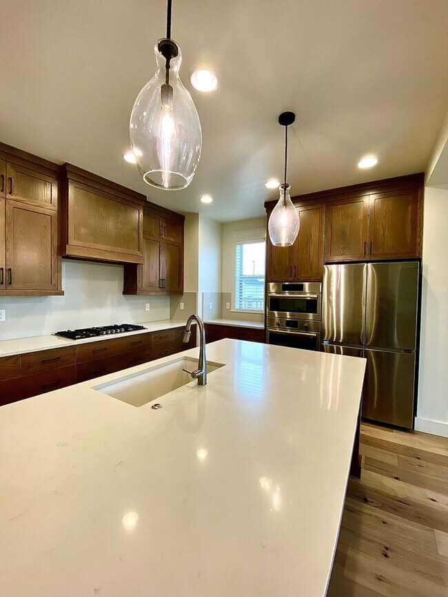 Building Photo - Beautiful Custom 6 Bedroom (2 Primary Bedrooms!) +Office located in NW Meridian