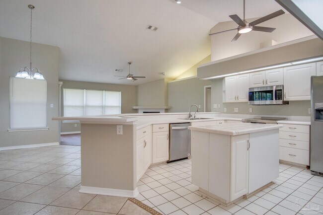 Building Photo - 2042 Hamilton Crossing Dr