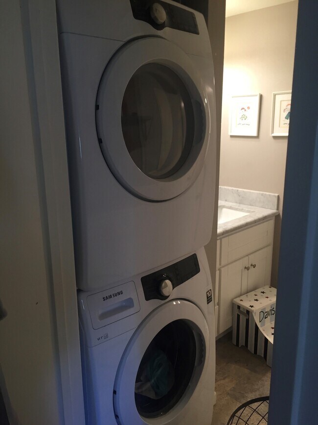 Building Photo - 2384 Pleasant Way