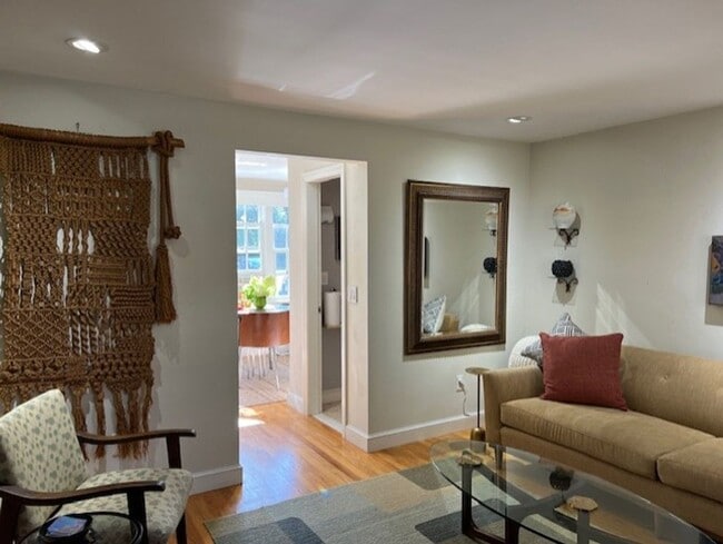 Building Photo - Spacious 2BR/1.5BA Townhouse Available February 1st!!  Great West End Location!!