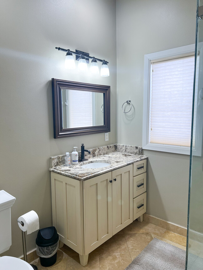 Building Photo - 22359 Mirror Lake Dr
