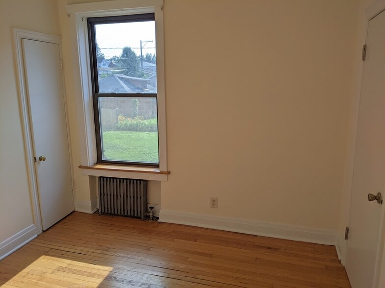 Building Photo - 1407 W Jarvis Ave