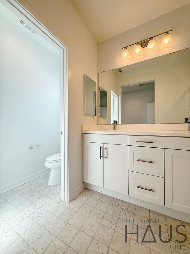 Building Photo - Modern Farmhouse-Style 2Bed 2.5Bath Twenty8 Walk Gated Community