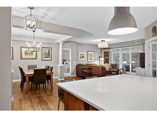 Building Photo - 5250 Grandview Square