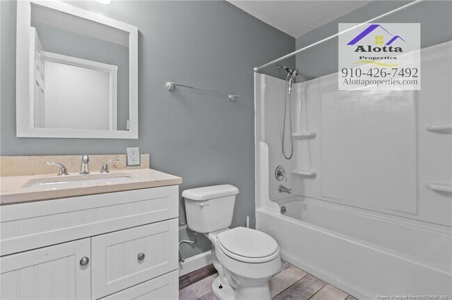 Building Photo - 1829 Spruce St