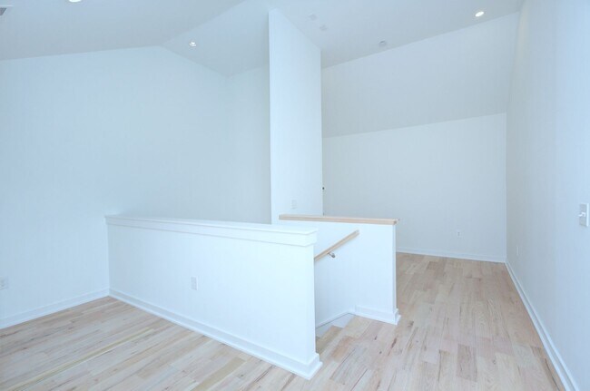 Building Photo - 2737 Shenandoah Ave