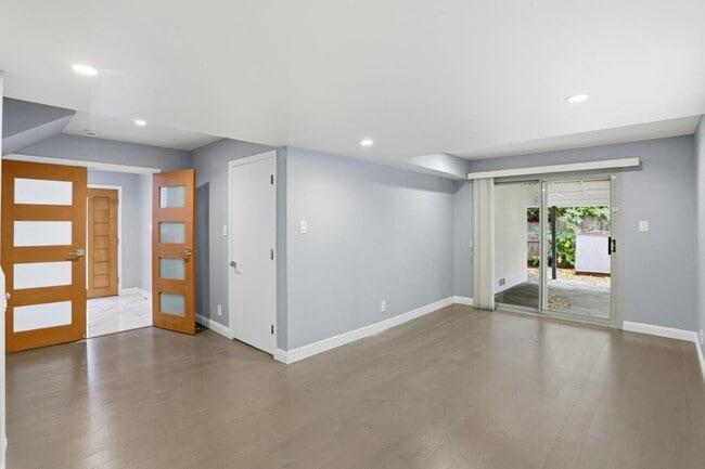 Building Photo - 2010 Santa Cruz Ave