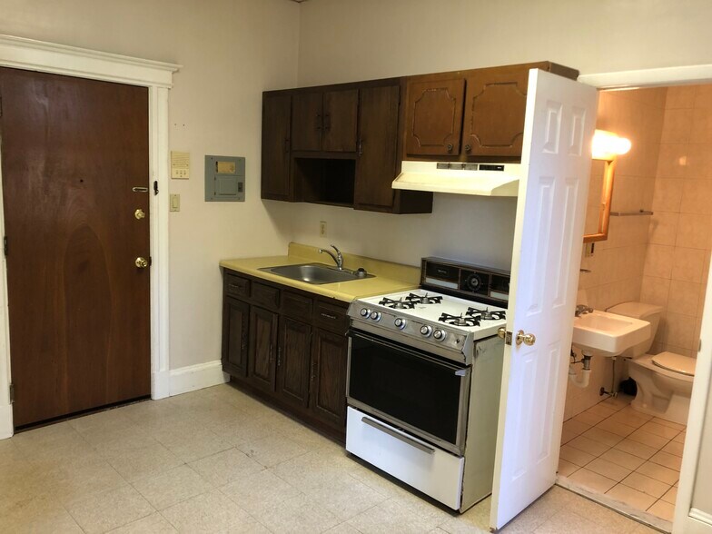 Building Photo - 513 9th St